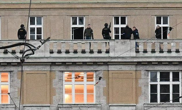 Çekya'nın başkenti Prag'ta bir üniversitede silahlı saldırı düzenlendi: Ölü ve yaralılar var