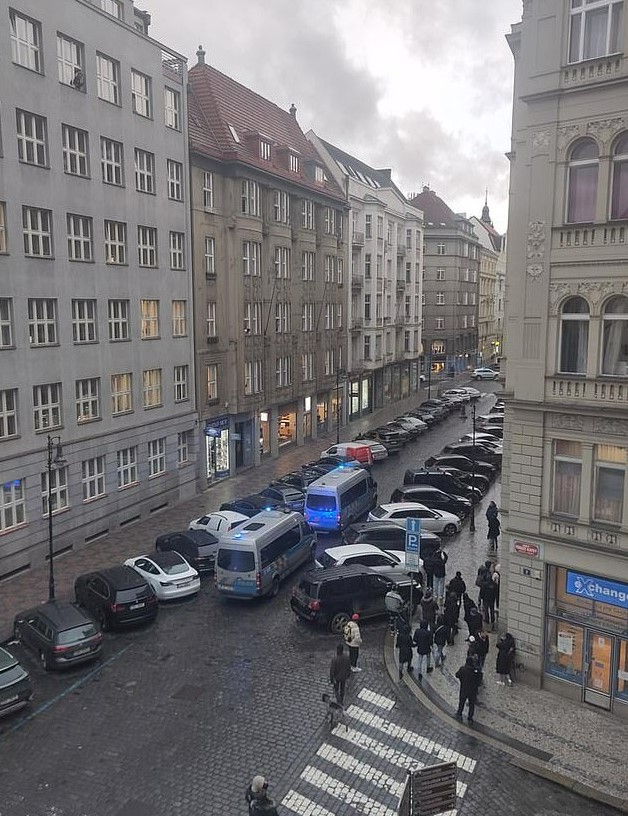 Çekya'nın başkenti Prag'ta bir üniversitede silahlı saldırı düzenlendi: Ölü ve yaralılar var