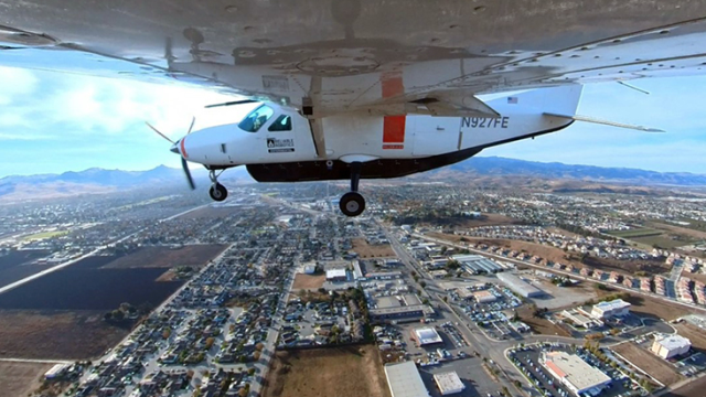 Dünyanın en çok kullanılan kargo uçağı 12 dakikalık pilotsuz uçuş gerçekleştirdi
