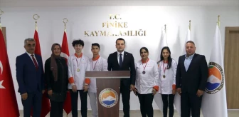 Finike Kaymakamı, İstanbul Mutfak Günleri'nde birinci olan öğrencileri kabul etti