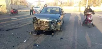 İskender Iğdır Caddesi'nde Otomobil Kazası: 1 Yaralı