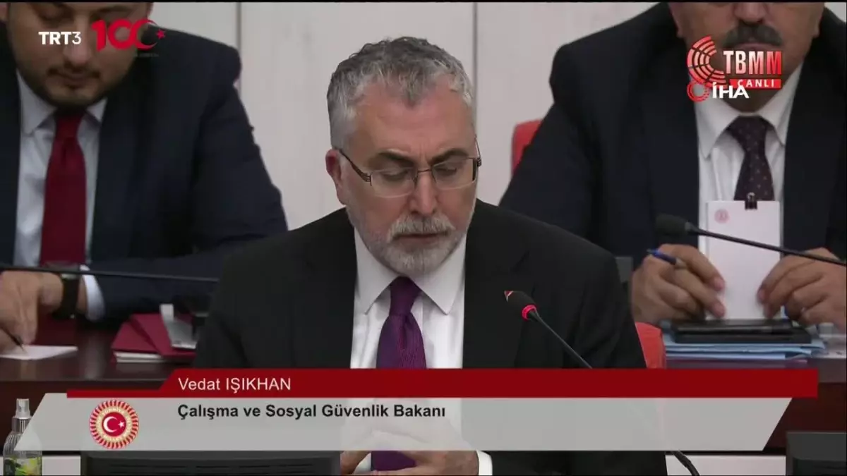 Bakan Işıkhan: 2024 Ocak ayında memur maaşlarının yüzde 50 civarında artacağı tahmin edilmektedir