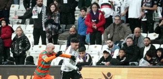Beşiktaş: 'Oxlade-Chamberlain'in uyluk arka adalesinde tam kat yırtık tespit edilmiştir'