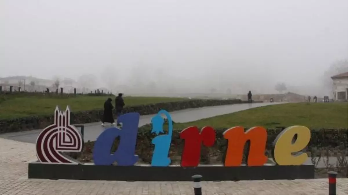 Edirne'de Yoğun Sis Görüş Mesafesini 30 Metreye Düşürdü