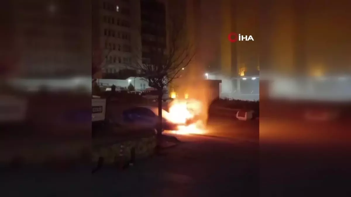 Elazığ'da otomobil alev alev yandı