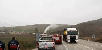 Çorum'un İskilip ilçesinde Oksijen Tüpü Yüklü Kamyonun Gaz Kaçağı Paniğe Neden Oldu