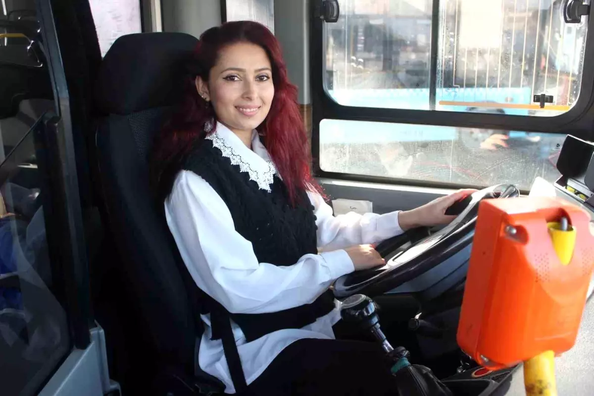 Manisa'da Şehiriçi Minibüslerine Kadın Şoför