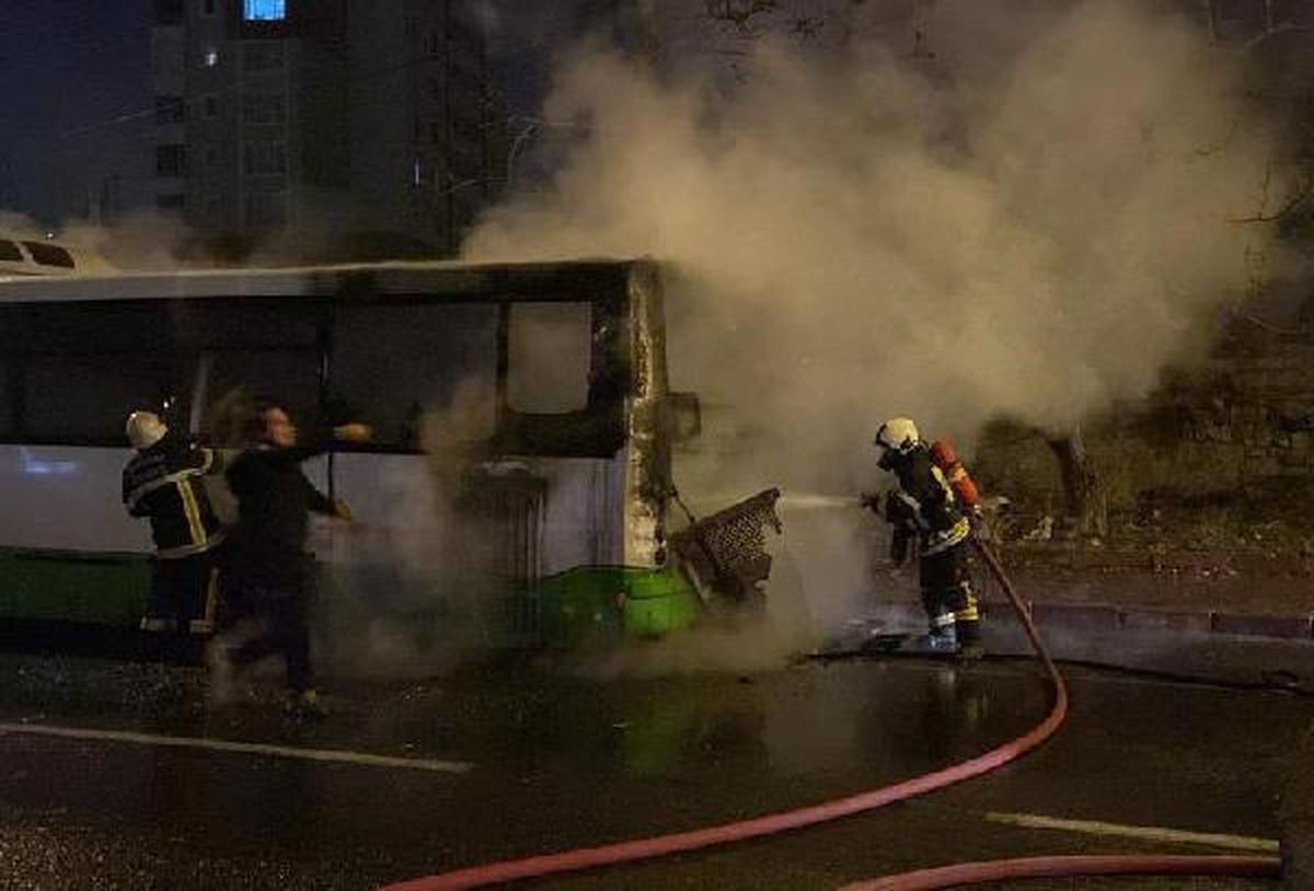 Kayseri'de seyir halindeki özel halk otobüsü alev aldı