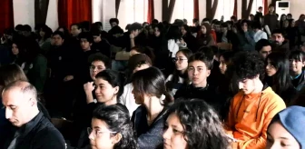 Ünlü piyanist Gülsin Önay, Aksu Fen Lisesi'nde öğrencilere konser verdi
