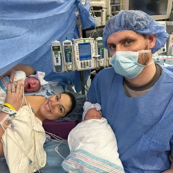 Çift rahimli kadın 2 günde 2 bebek doğurdu