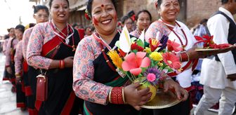 Nepal'de İndrayani Festivali'nde Geleneksel Kıyafetlerle Kutlama