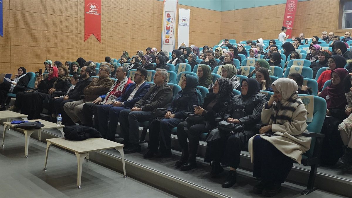 Artvin'de '23 Aralık Dünya Şehit Çocuklar Günü' programı düzenlendi