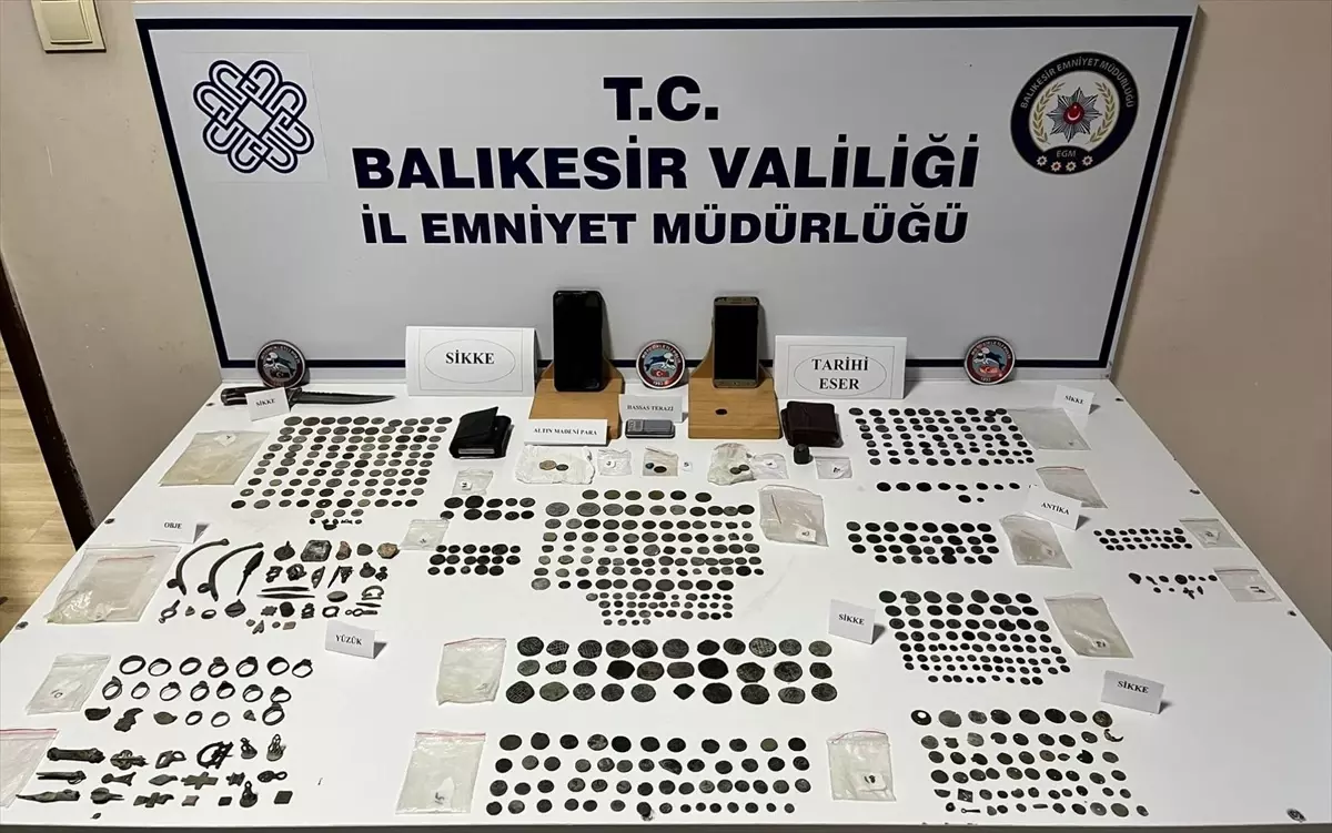 Balıkesir'de Tarihi Eser Kaçakçılığı Operasyonu: 2 Zanlı Gözaltına Alındı