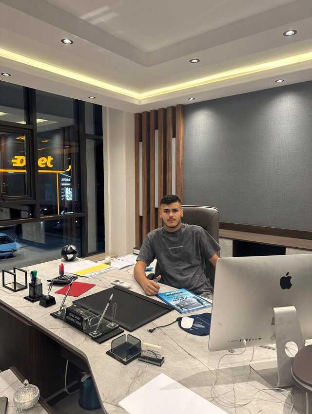 Genç iş insanı Özgür Kaya, otomotiv sektöründeki başarısıyla adından söz ettiriyor Genç iş insanı Özgür Kaya, otomotiv sektöründeki başarısıyla adından söz ettiriyor