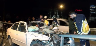 Ataşehir'de otomobil bariyerlere saplandı, sürücü sıkıştı