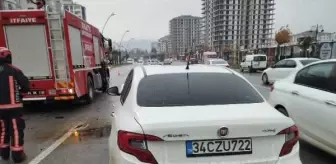 Malatya'da Otomobil ile Hafif Ticari Araç Çarpıştı: 1 Ölü, 2 Yaralı