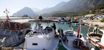 Antalya Körfezi'nde Balıkçılar Kirlilik Nedeniyle Dertli