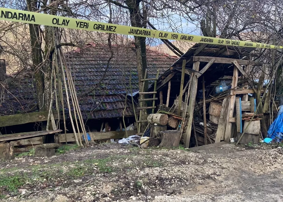 Düzce'de Toprak Kayması Sonucu Ev Boşaltıldı