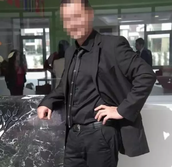 Öğretmen, öğrencisine cinsel içerikli mesaj ve fotoğraf gönderdi pişkin savunması pes dedirtti Öğretmen, öğrencisine cinsel içerikli mesaj ve fotoğraf gönderdi pişkin savunması pes dedirtti