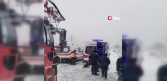 Kar yağışı nedeniyle kamyonet fındık bahçesine yuvarlandı, sürücü ve eşi yaralandı
