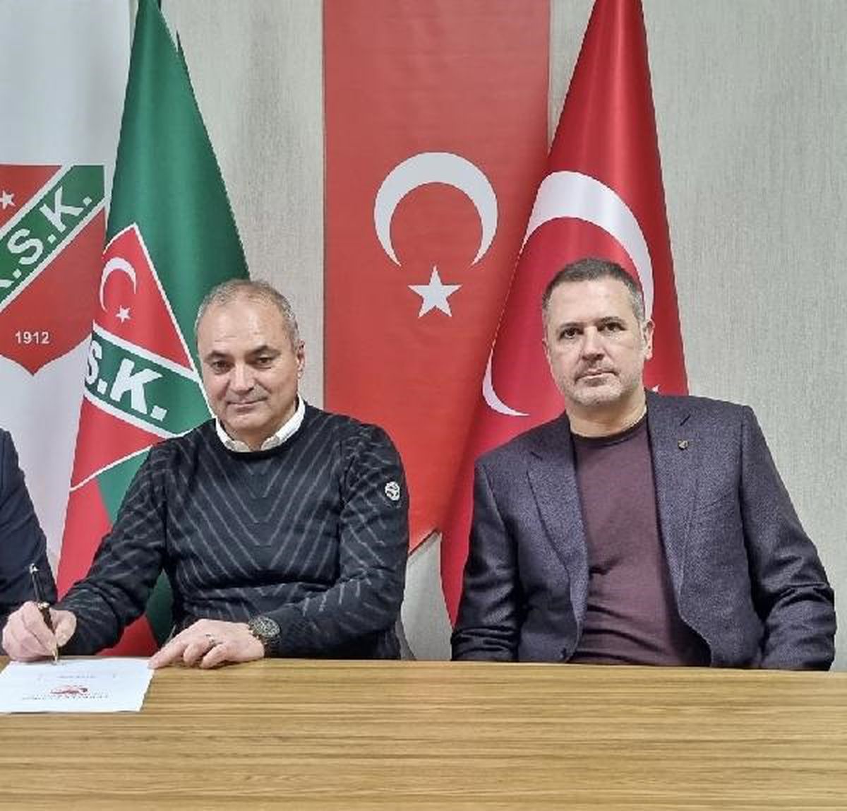 Karşıyaka'da İlker Ergüllü futbol takımı ve transferlerle ilgilenecek
