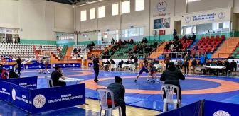 Kırşehir'de Okul Sporları Gençler Güreş Grup Yarışmaları Tamamlandı