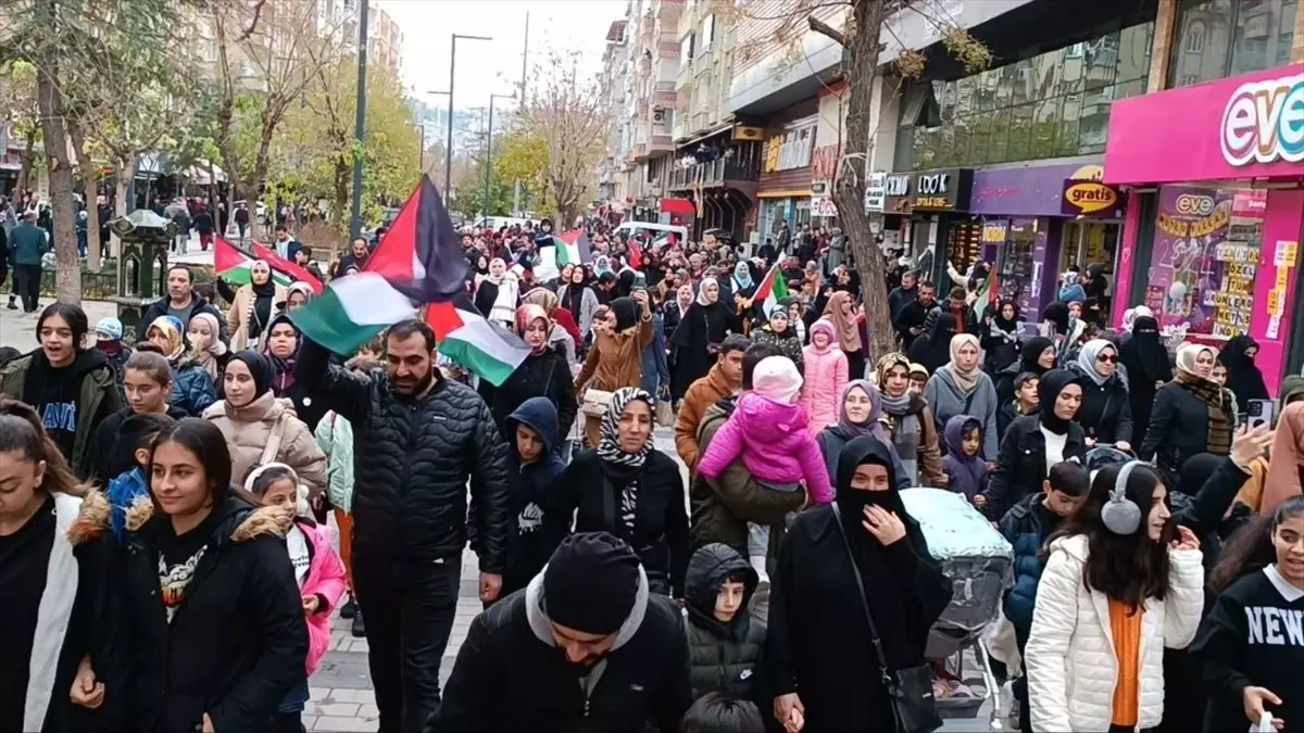 Siirt, Bingöl, Batman ve Mardin'de İsrail'in Gazze'ye yönelik saldırıları protesto edildi