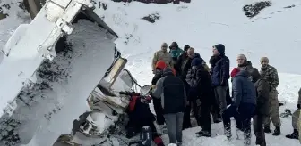 Ağrı'da uçuruma yuvarlanan kepçedeki ölü sayısı 4'e yükseldi