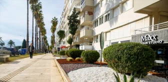 Antalya Büyükşehir Belediyesi Konyaaltı Caddesi'nde Kurakçıl Peyzaj Çalışması Yaptı