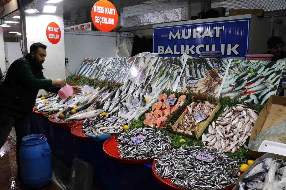 Malatya Balıkçıları Yeni Yerlerinde Müşterilerini Bekliyor