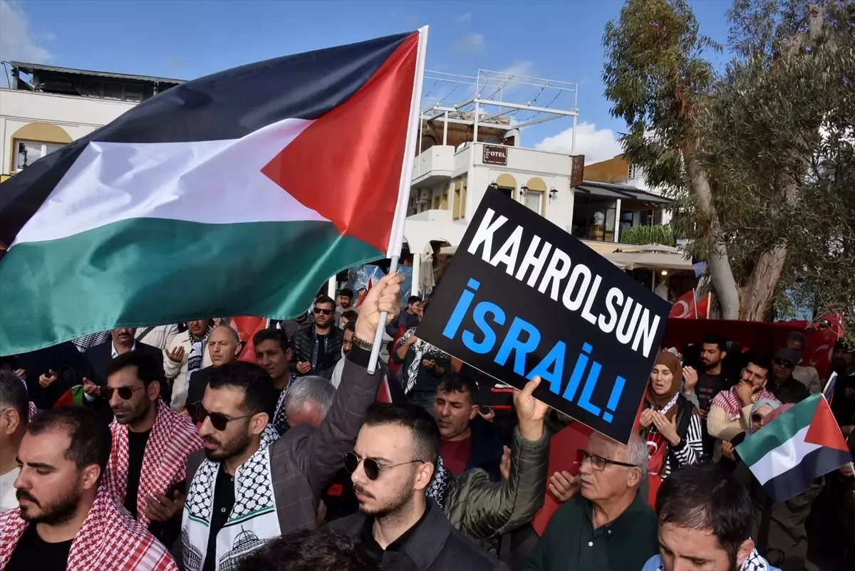 Bodrum'da şehitleri anmak ve Filistin'e destek için yürüyüş yapıldı