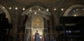 Diyarbakır'da Meryem Ana Kilisesi'nde Noel Ayini Düzenlendi
