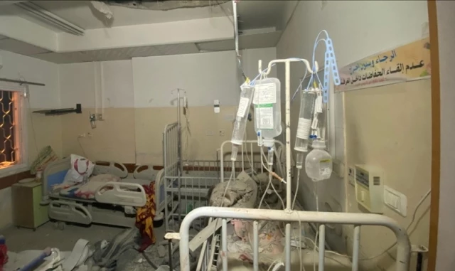 Gazzeli Doktorlar, İsrail askerlerinin operasyon yaptıkları Kamal Adwan hastanesinde bir hastayı köpeklere parçalattığını söyledi
