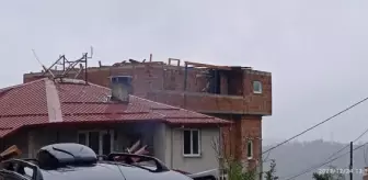 Rize'de Fırtına Sonucu 82 Yapının Çatısı Uçtu