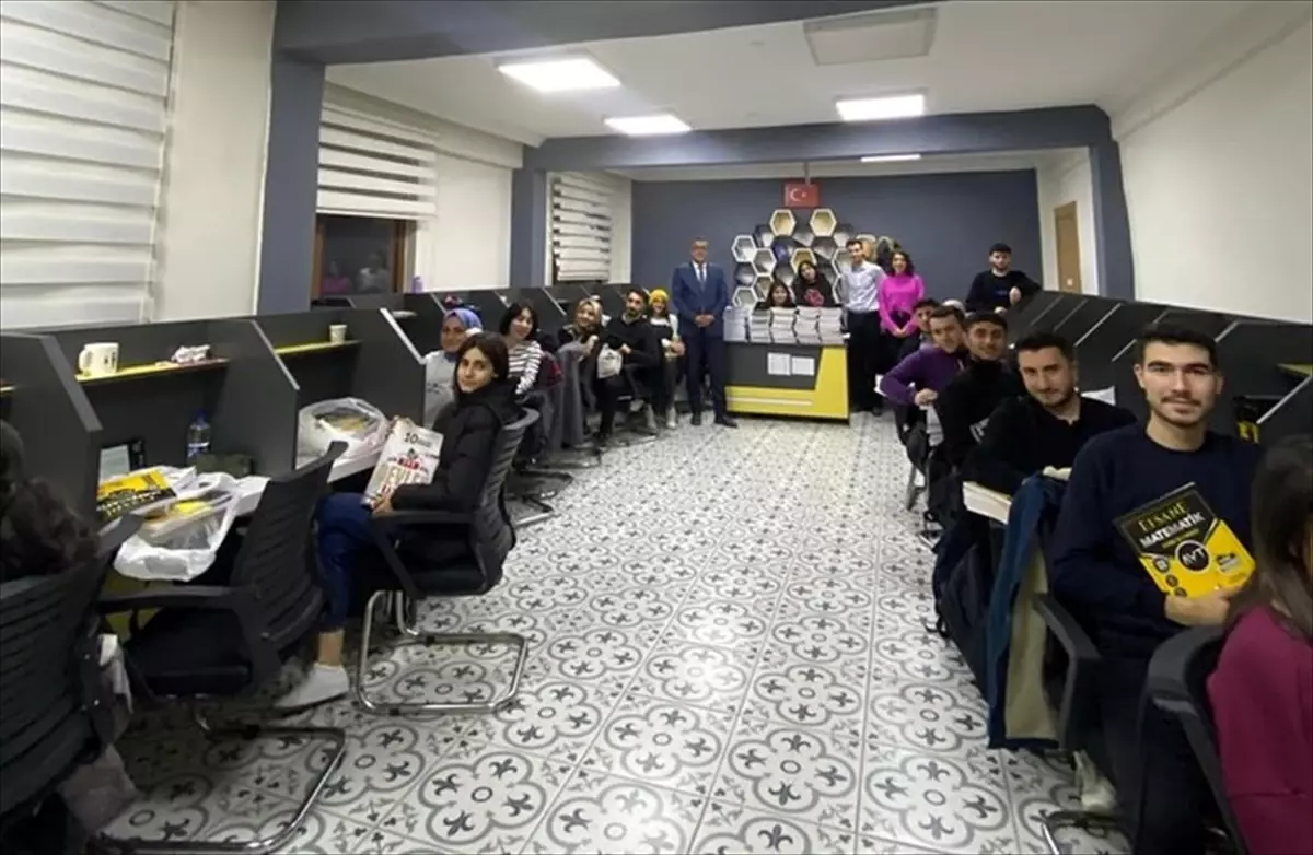 Batman'da YKS'ye Hazırlanan Öğrencilere Kaynak Kitap Desteği