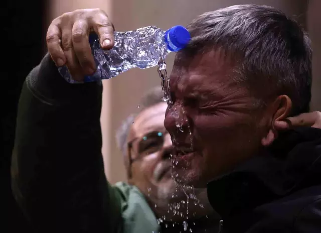 Sırbistan'da Seçim Hilesi İddiası: Göstericilere Polis Müdahalesi Sırbistan'da Seçim Hilesi İddiası: Göstericilere Polis Müdahalesi