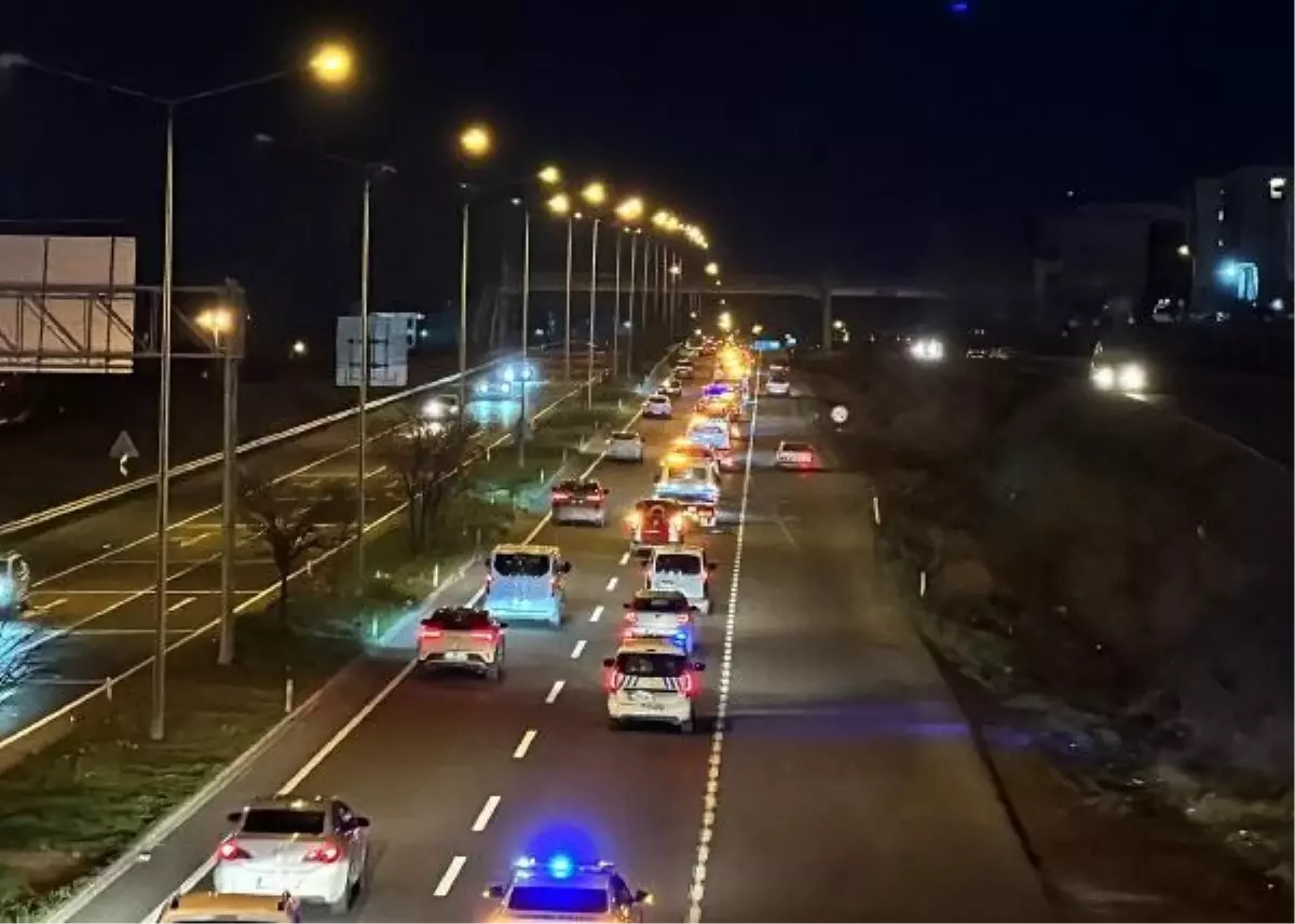 Tekirdağ'da oto kurtarıcılar 'teröre lanet' konvoy oluşturdu