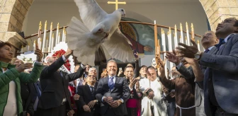Mersin Büyükşehir Belediye Başkanı Vahap Seçer, Aziz Antuan Latin Katolik Kilisesi'nin kuruluşunu kutladı