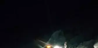 Van'da çığ düşmesi sonucu iş makinesi hasar gördü