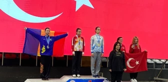 Yunusemre Belediyespor'un milli wushucusu Afra Betül Çetinkaya bronz madalya kazandı