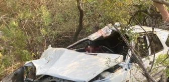 Alanya'da otomobil uçuruma yuvarlandı: 1 ölü, 2 yaralı