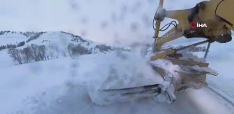Gümüşhane'de karla mücadele çalışmaları devam ediyor