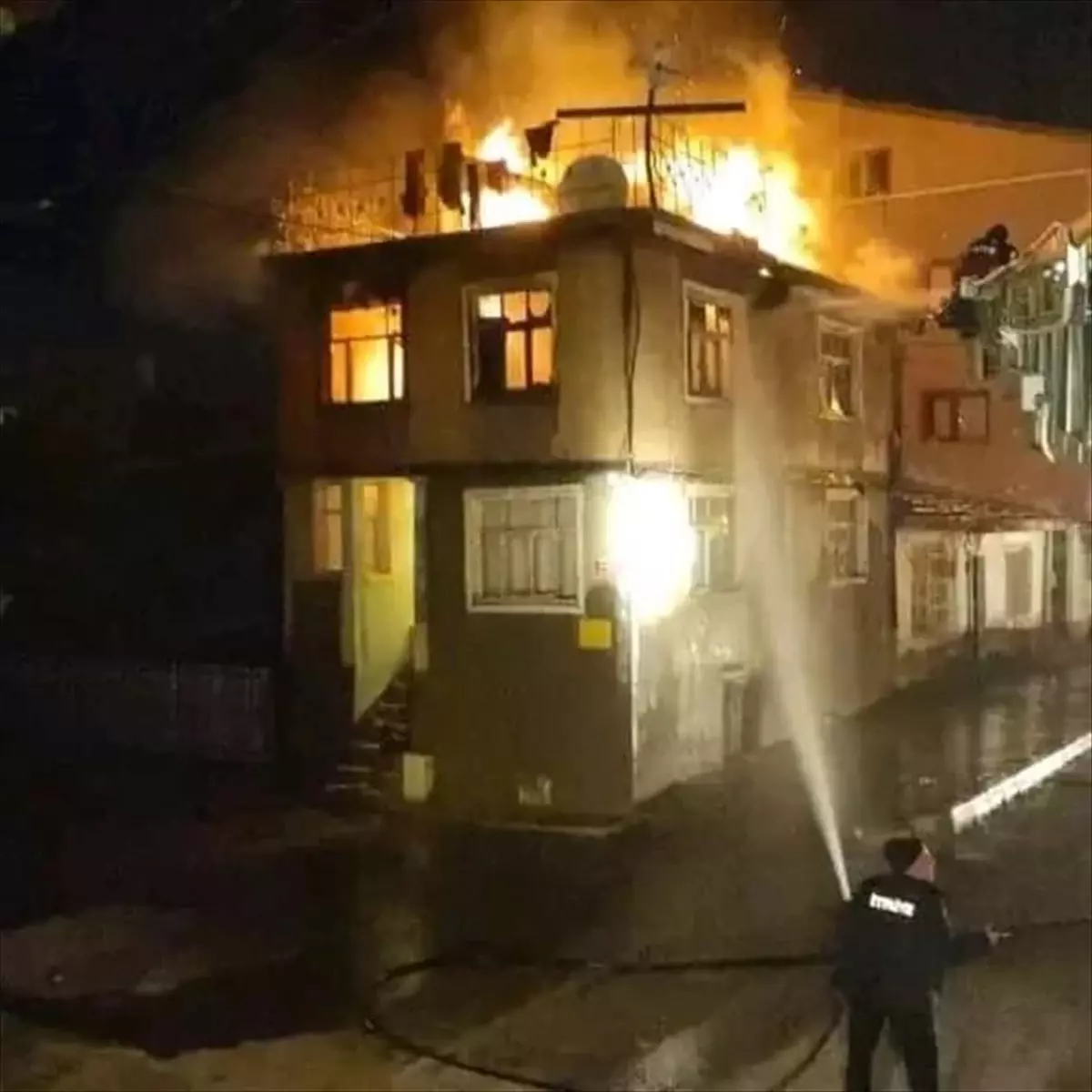 Afyonkarahisar'ın Bolvadin ilçesinde yangın çıktı