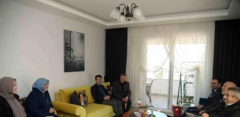 Başiskele Belediye Başkanı Yasin Özlü, Umre'den dönen vatandaşları ziyaret etti