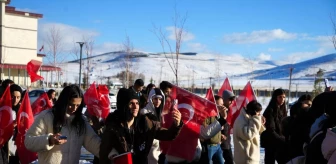 Bayburt Üniversitesi Öğrenci Konseyi ve Toplulukları Şehitlere Saygı Yürüyüşü Düzenledi