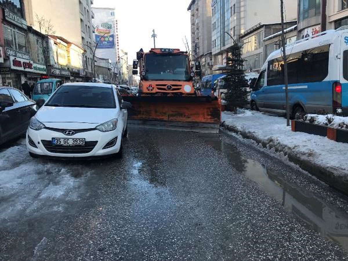 Hatalı Park Eden Araç Yolu Engelledi
