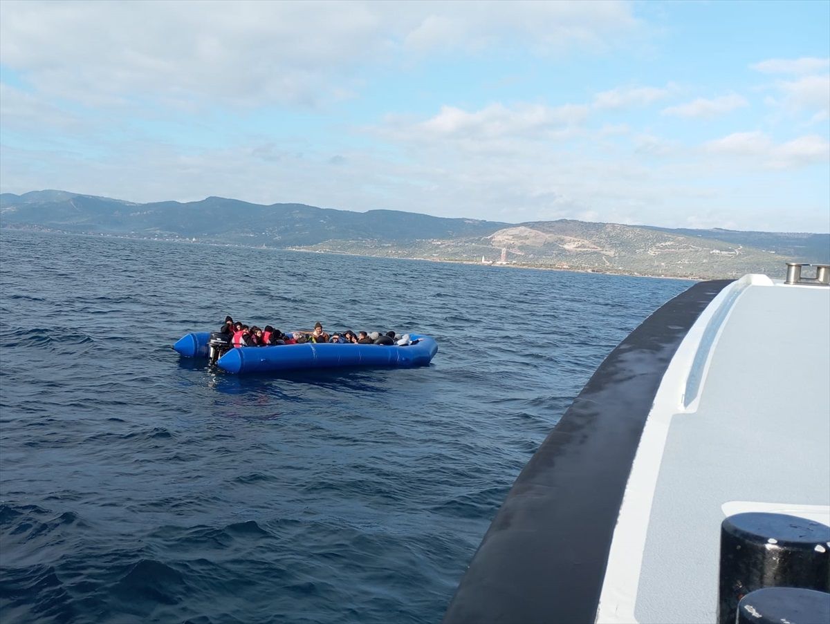 Çanakkale'de Sahil Güvenlik ekipleri 70 düzensiz göçmen yakaladı