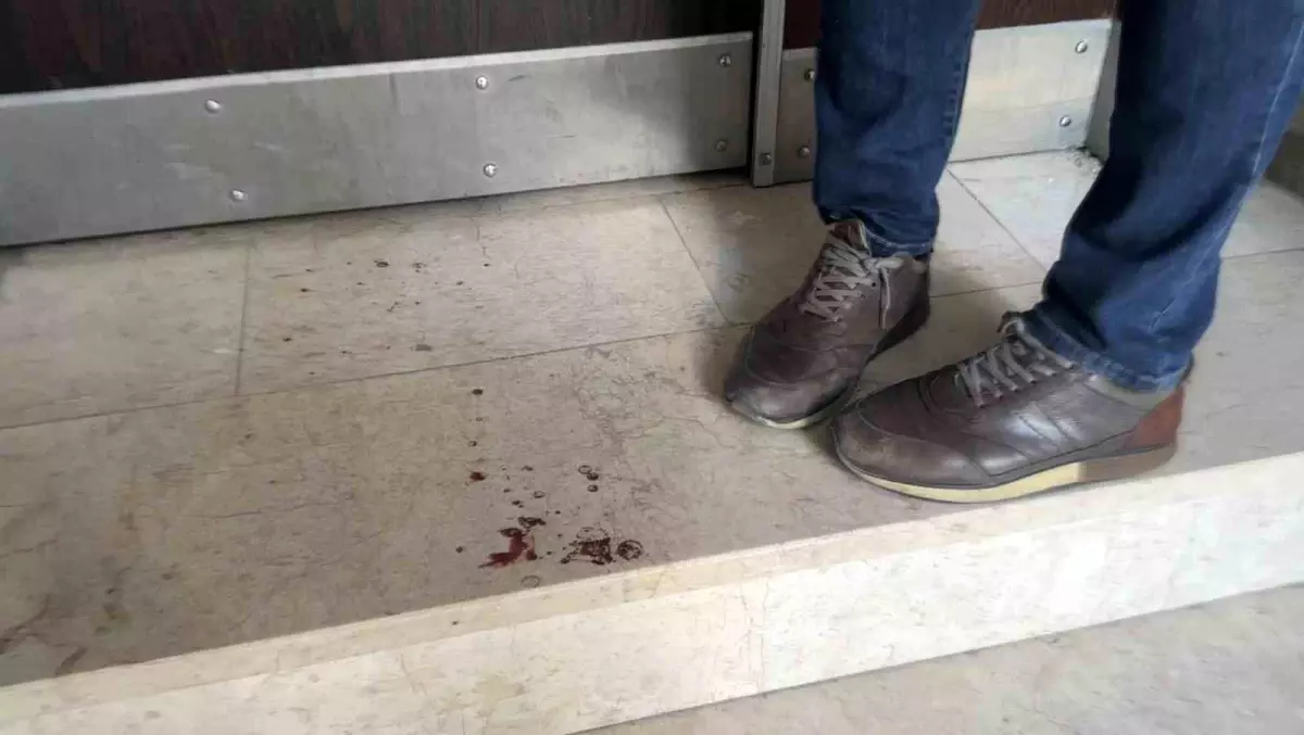 Kağıthane'de Üniversite Öğrencisi Genç Kız Kasklı Saldırgan Tarafından Bıçaklandı