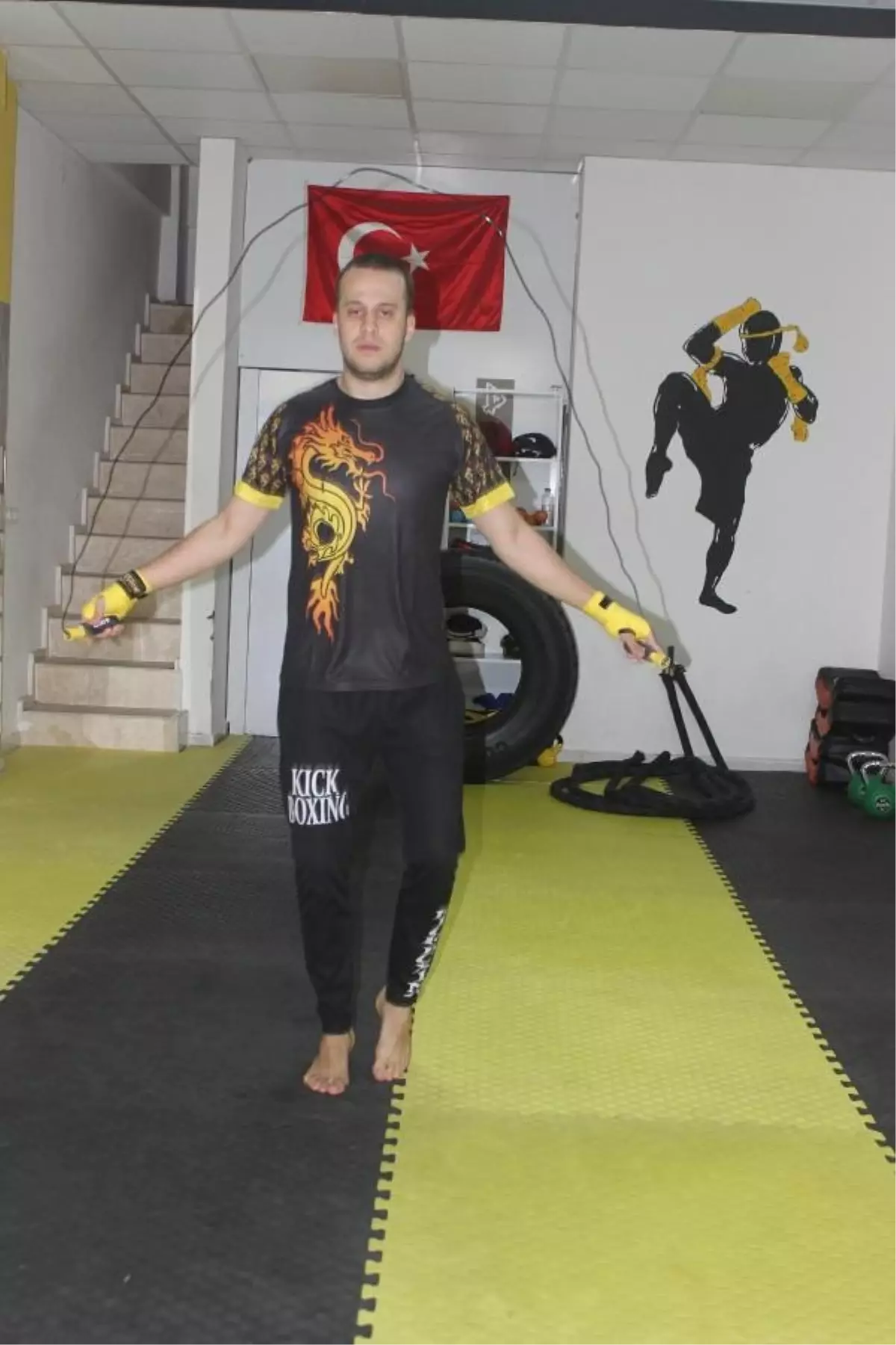 Salihlili Sporcu Cemiray Gül, Muaythai Avrupa Kupası'nda Altın Madalya Kazandı
