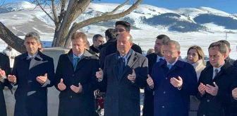 KKTC Cumhurbaşkanı Ersin Tatar, Sarıkamış Alisofu Şehitliği'ni ziyaret etti